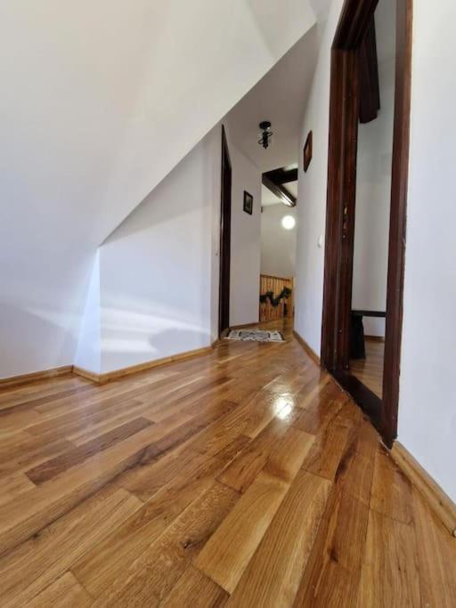 Casa Botiza - Catun * Sinaia
