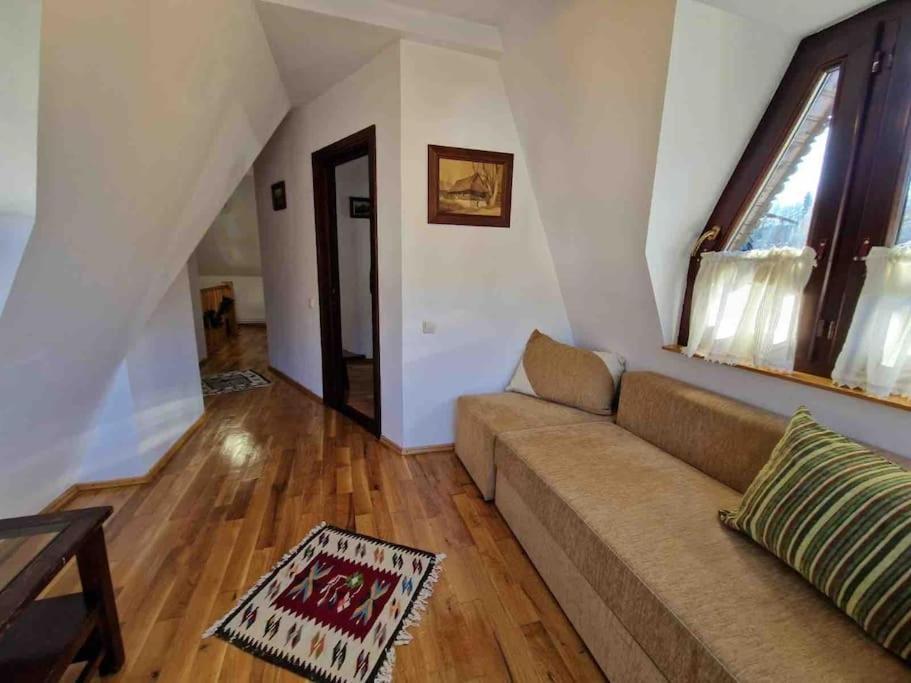 Casa Botiza - Catun * Sinaia